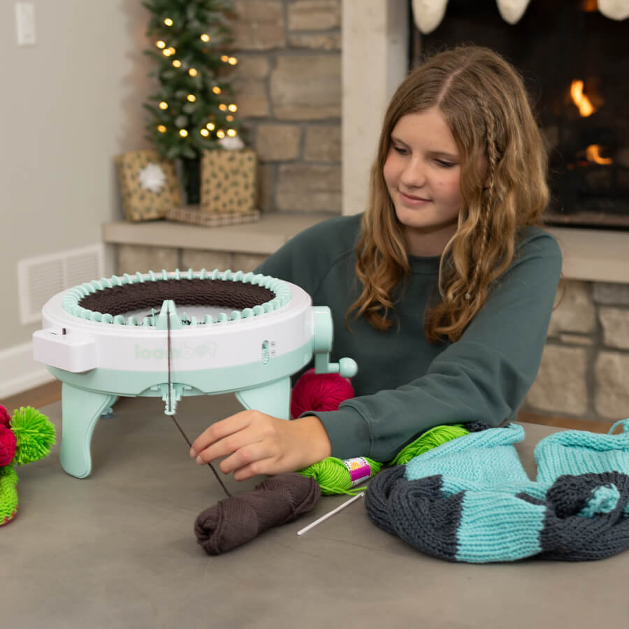 LoomBot - Knitting Machine with Counter - - Fat Brain Toys